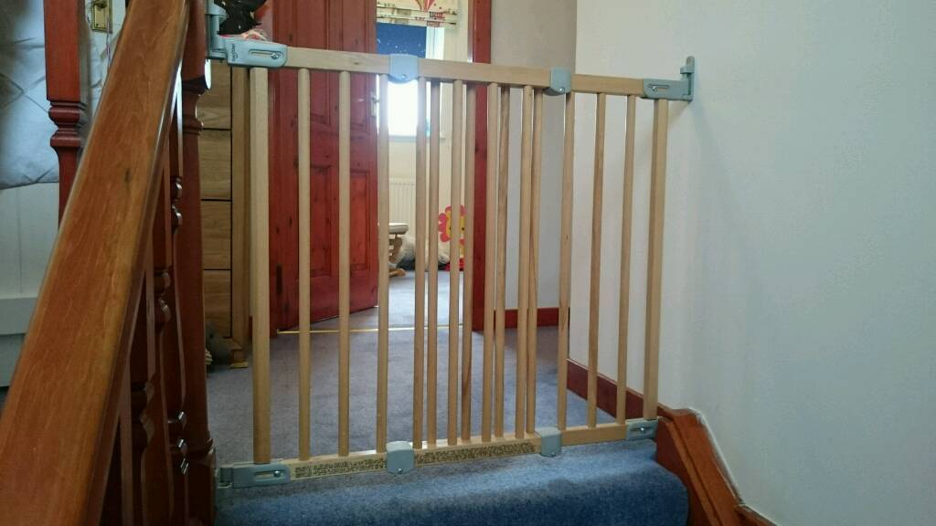 babydan wooden super flexi fit baby safety gate